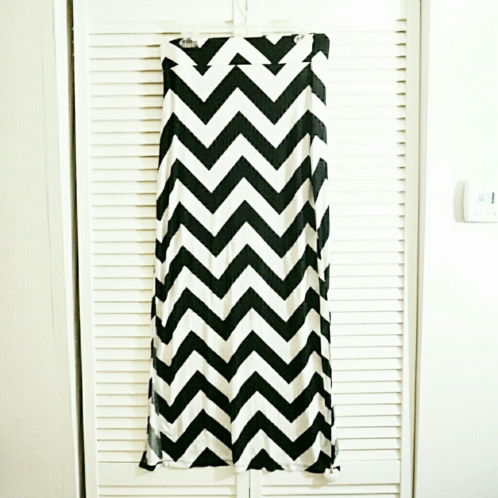 White Black Chevron Maxi Skirt